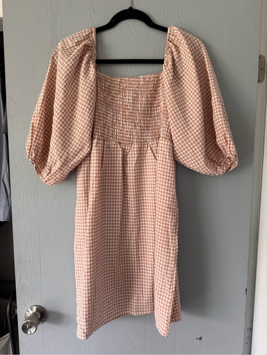 Carly Jean Los Angeles Dresses & Skirts - Smocked Gingham Puff-Sleeve Mini Dress - Blush